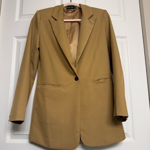 PrettyLittleThing Single-Button Blazer - Picture 3 of 3